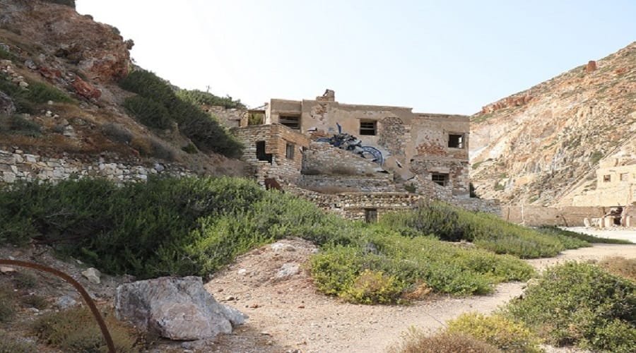 theioryxia vandalismos milos2020