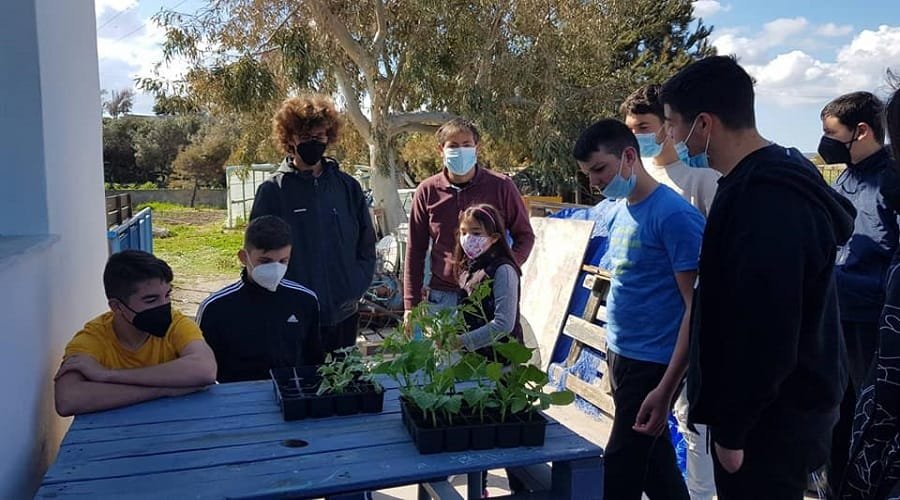 epal laxanokipos milos 2022a