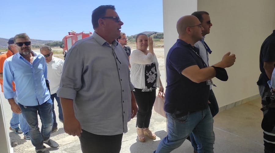 aeroporikos tourismos milos 2022c