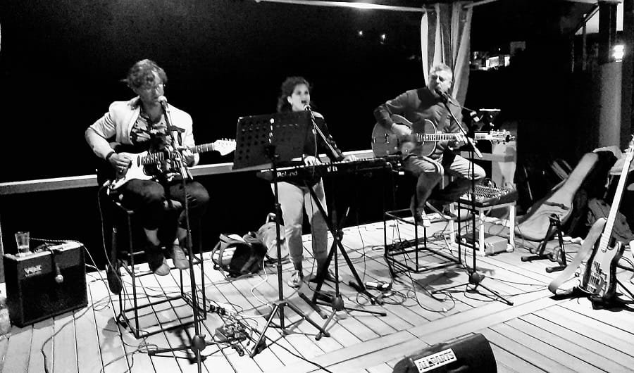 pop star martini trio milos 2022